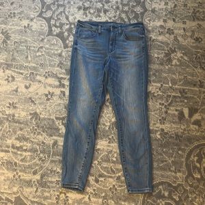 Universal Thread Size 8 Denim Cropped Jeans